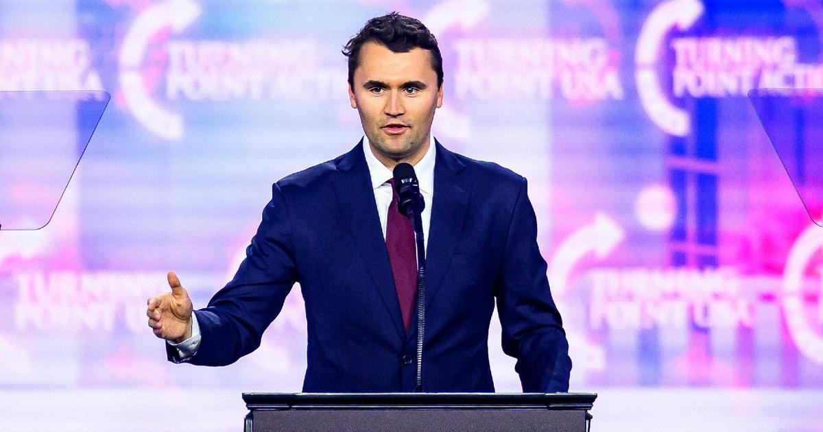 Charlie Kirk morto, Trump lamenta a morte de seu influenciador. Medo de uma explosão política