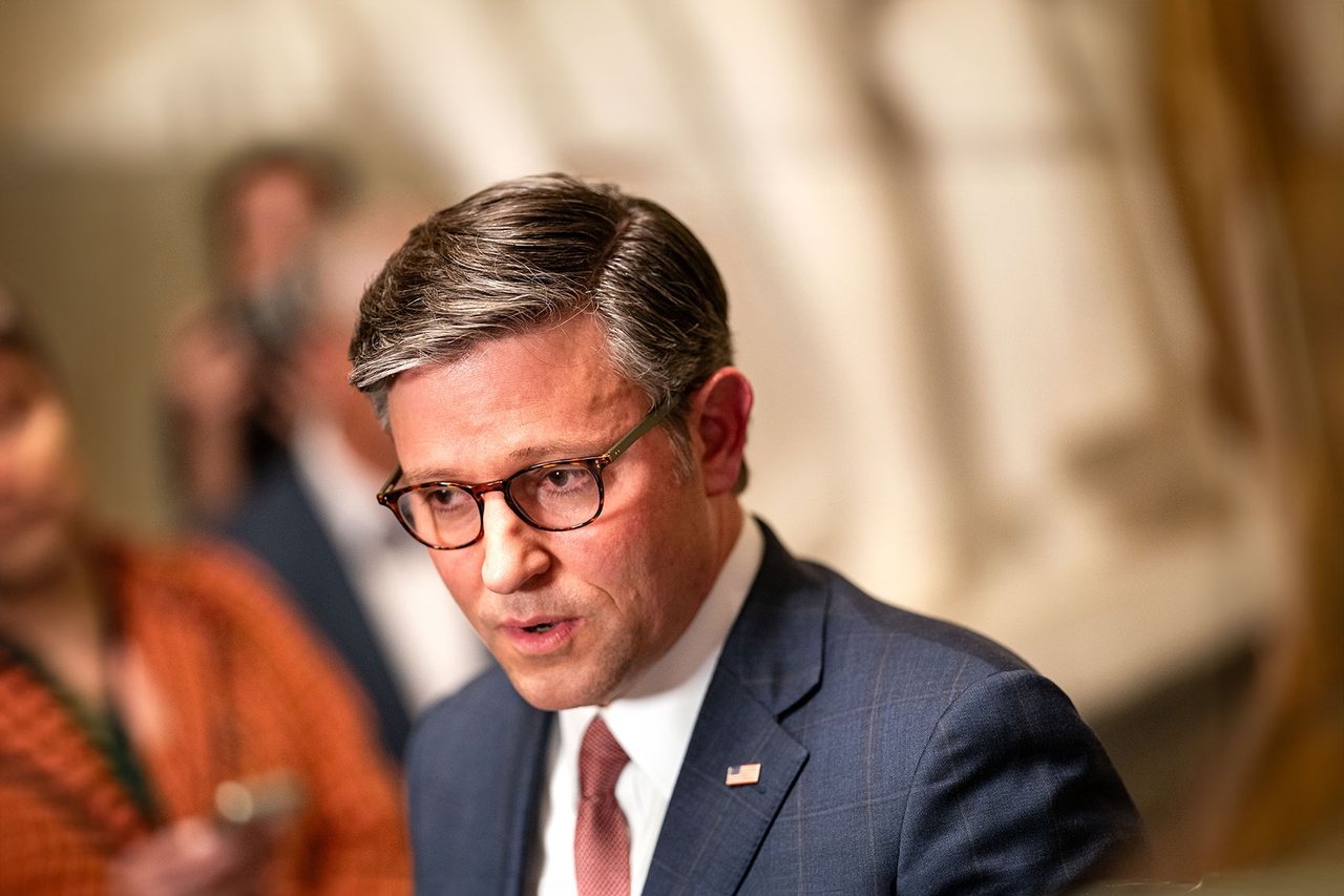 Arizona AG threatens “legal action” against Mike Johnson if he doesn’t swear in new Democrat