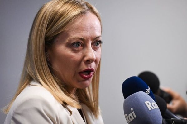 Meloni op de NAVO-top "Duurzame toezeggingen voor Italië". De premier ontmoet Zelensky en Europese leiders.