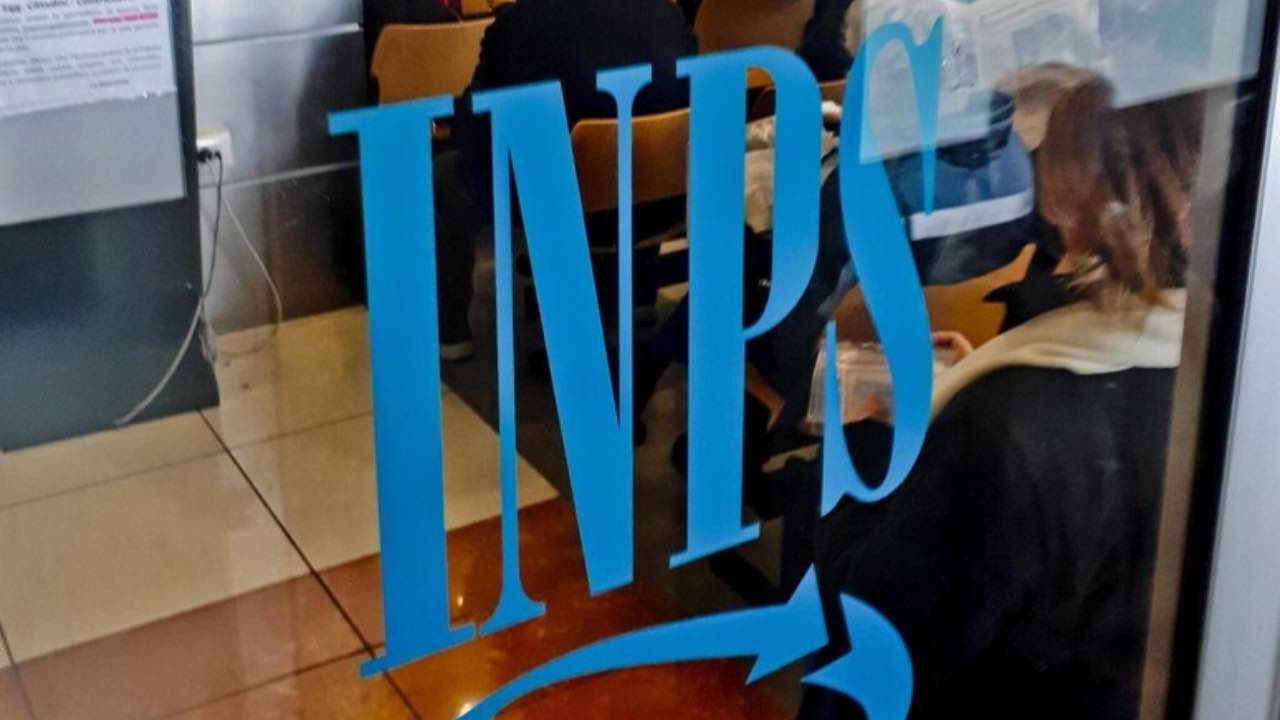 INPS: "Venha ao escritório no dia 5 de setembro e lhe daremos um belo cheque." | Filas previstas a partir das 7h.