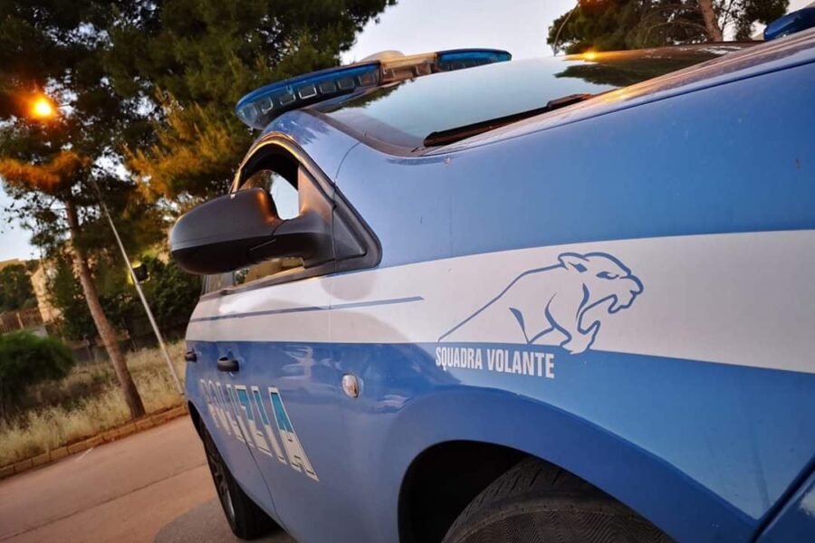 Inseguimento con la Polizia: auto rubata si schianta nella fuga ad alta velocità, morto 19enne