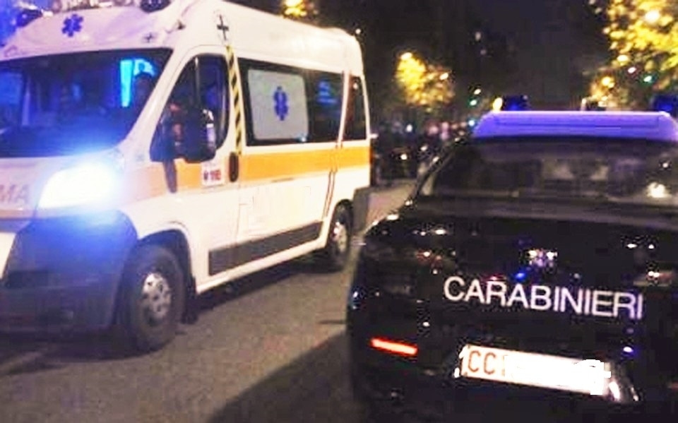 San Marco Evangelista, rissa tra giovani finisce nel sangue: un 25enne morto e un ferito, caccia all’aggressore
