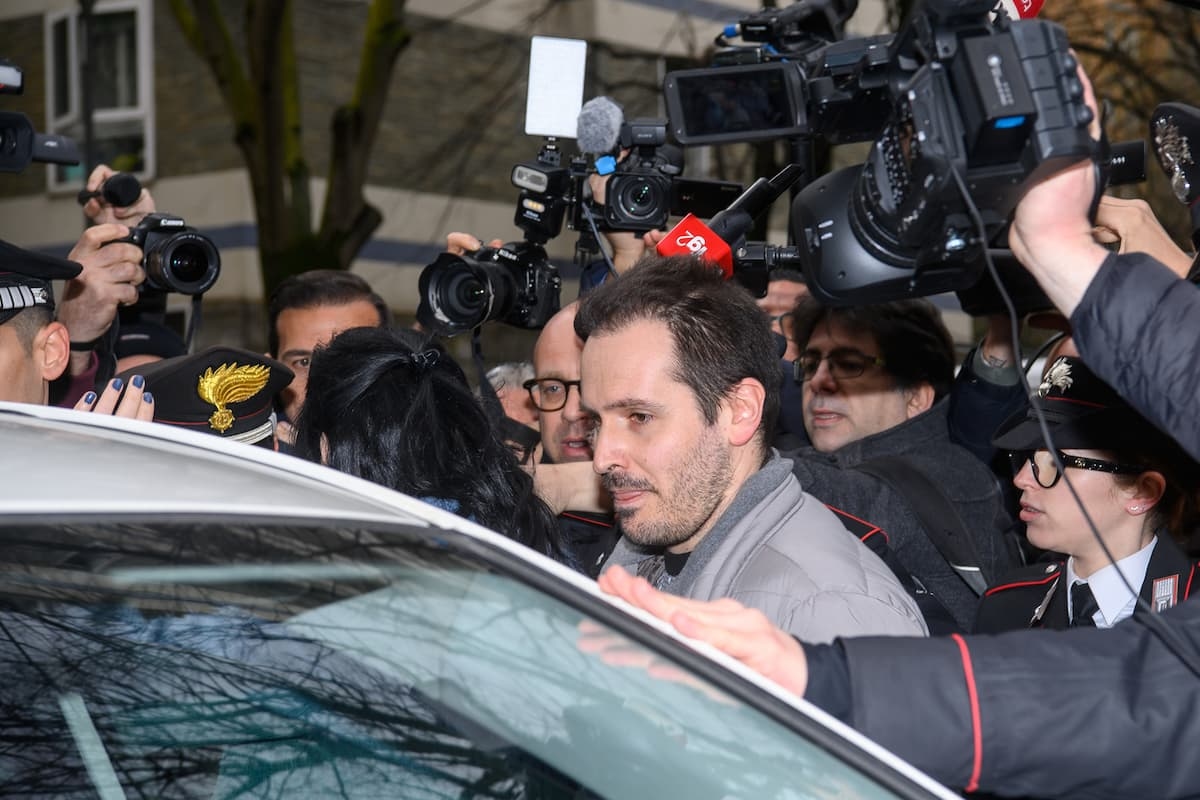 Assassinato de Chiara Poggi, casa de Sempio é revistada: Carabinieri também prende pais e dois amigos, depois de 18 anos a arma está sendo revistada