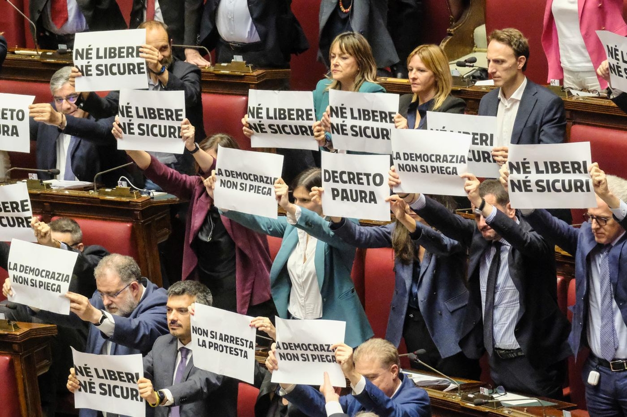 O governo aprovou o decreto fascista e enterrou o garantismo: mais prisão e repressão