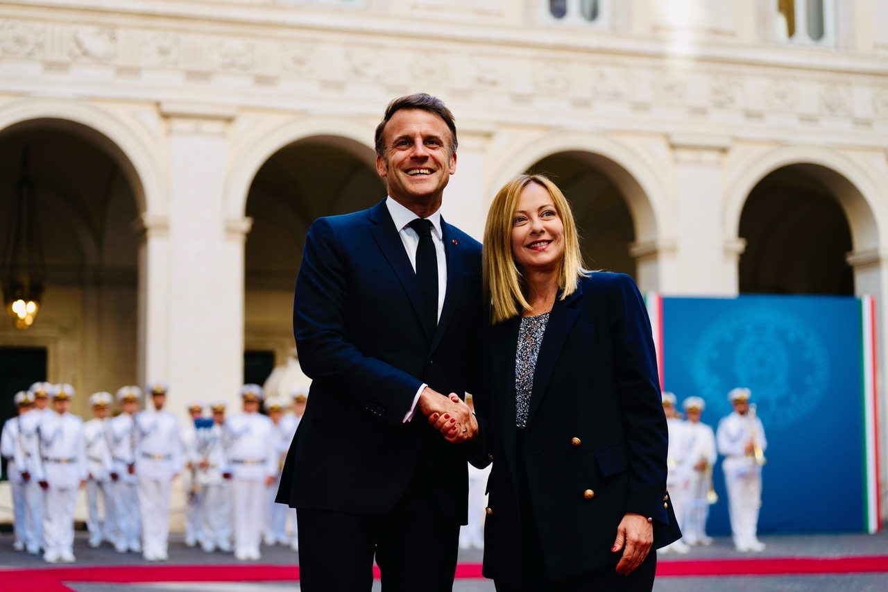 Por que o encontro entre Meloni e Macron: para Giorgia só fumaça e solidão