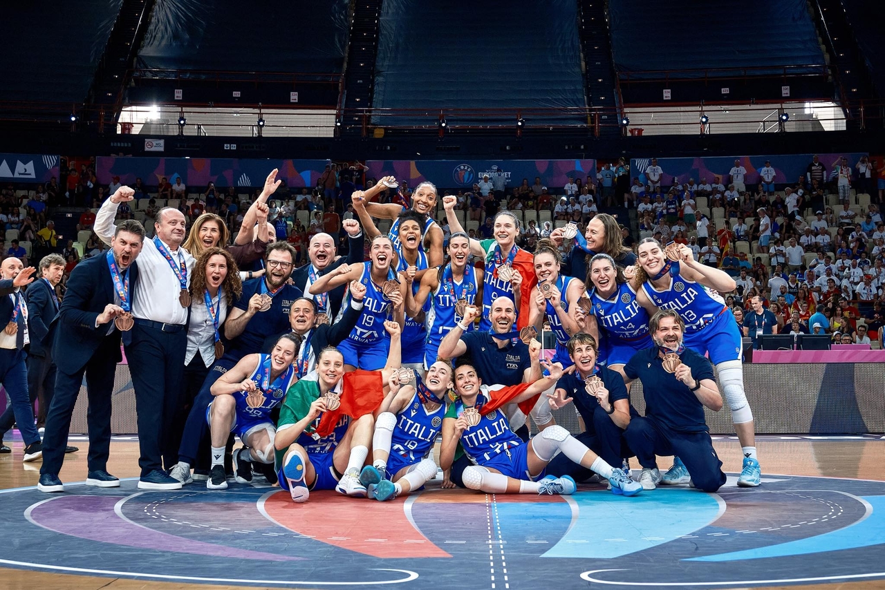 O histórico Bronze da seleção italiana feminina de basquete no Campeonato Europeu de 2025: a medalha conquistada após 30 anos