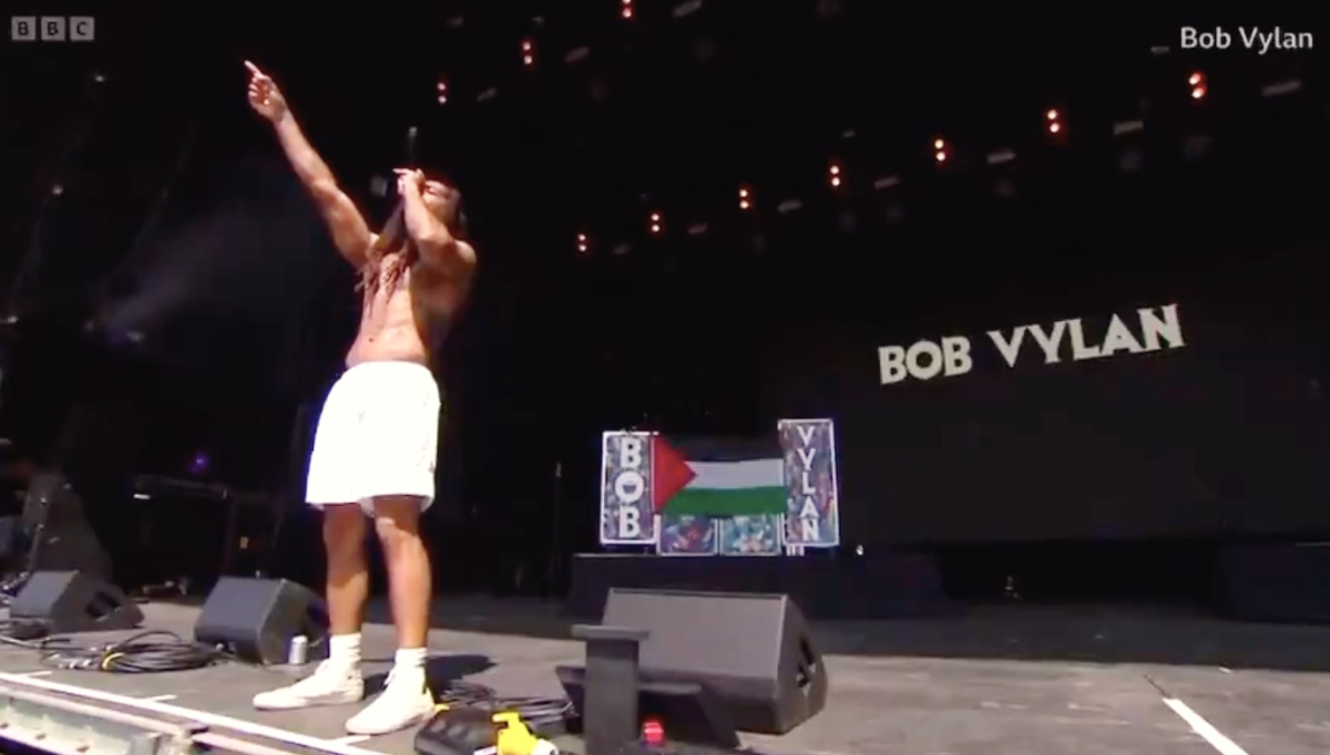 Gaza incendeia Glastonbury, Bob Vylan grita contra Israel: “Morte às Forças de Defesa de Israel, Palestina livre”