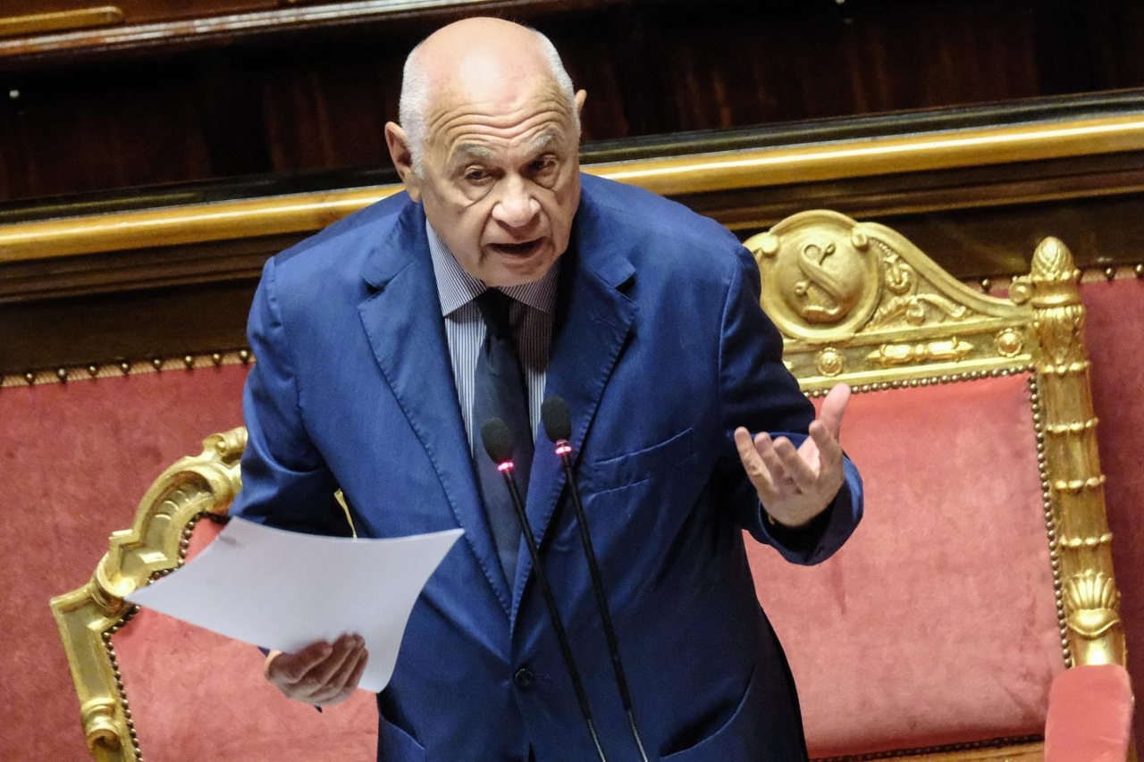 Almasri, Nordio cries conspiracy and shields his loyalist Bartolozzi: but the right remains silent on the minister.