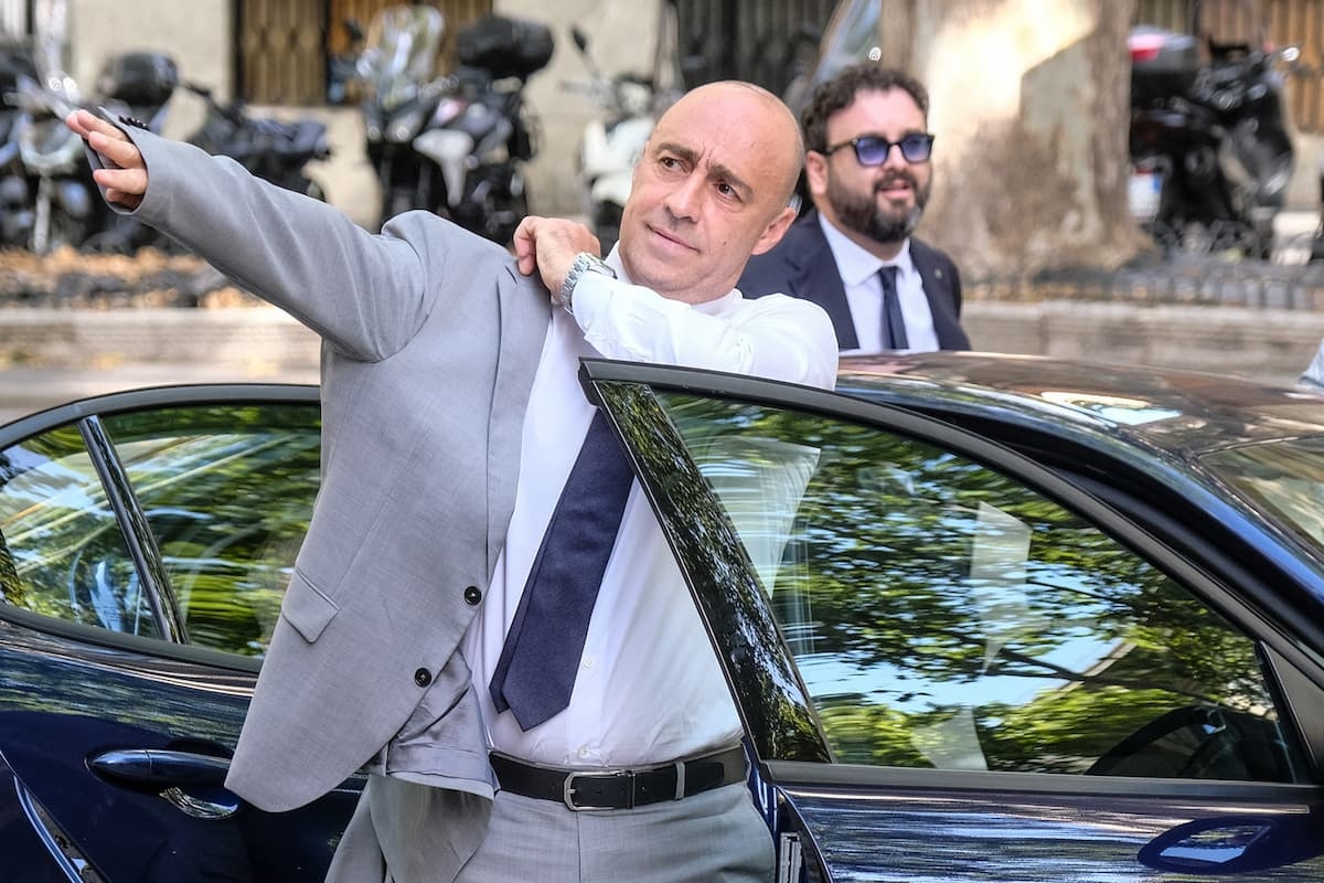 Taranto, il sindaco Bitetti ritira le dimissioni dopo le proteste degli ambientalisti per il futuro dell’ex Ilva