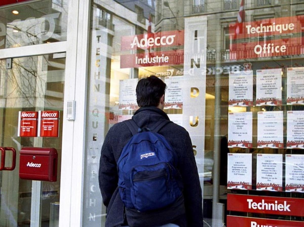 Campanhas de direita pró-precariedade sobre contratos de trabalhadores temporários no Senado: prazo de contratação estendido para quatro anos.