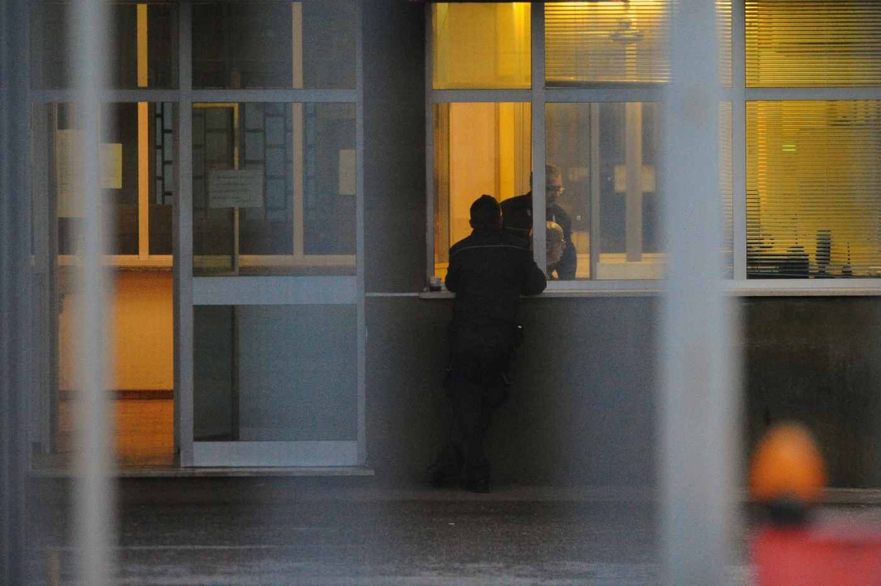 “Qui non è vita, vorremmo chiudere gli occhi per sempre”: una lettera dal carcere di Brescia