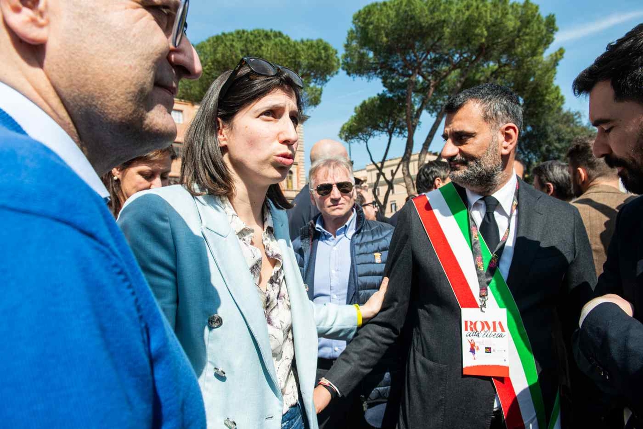 Demokrat Parti'de kaos hüküm sürüyor: Schlein, bölgesel seçimlerde üçleme hayalleri kurarken, Forza Italia'da Marina Berlusconi, Tajani'yi titretiyor.