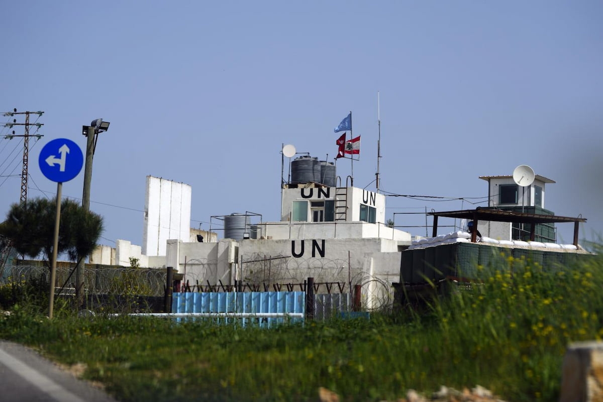 Israel continua atacando a missão da ONU (Funica das Nações Unidas) na fronteira com o Líbano, disparando granadas contra bases: "Forças de manutenção da paz em risco".