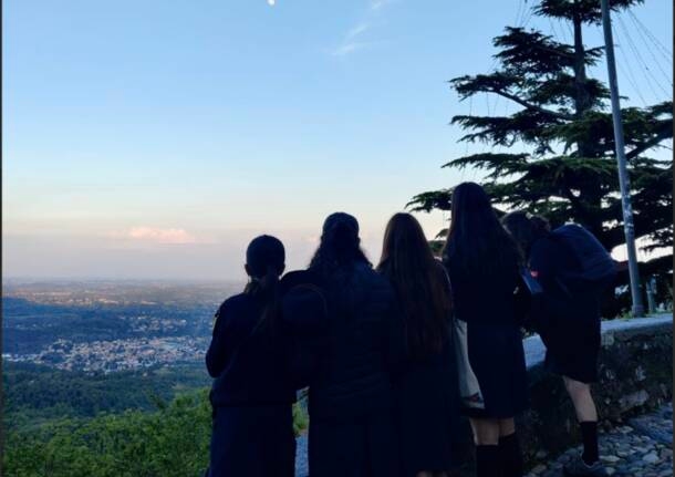 Varese - Rozenkrans en spiritualiteit, de Scouts van Europa van Varese in gebed bij de Sacro Monte - - Varese Nieuws