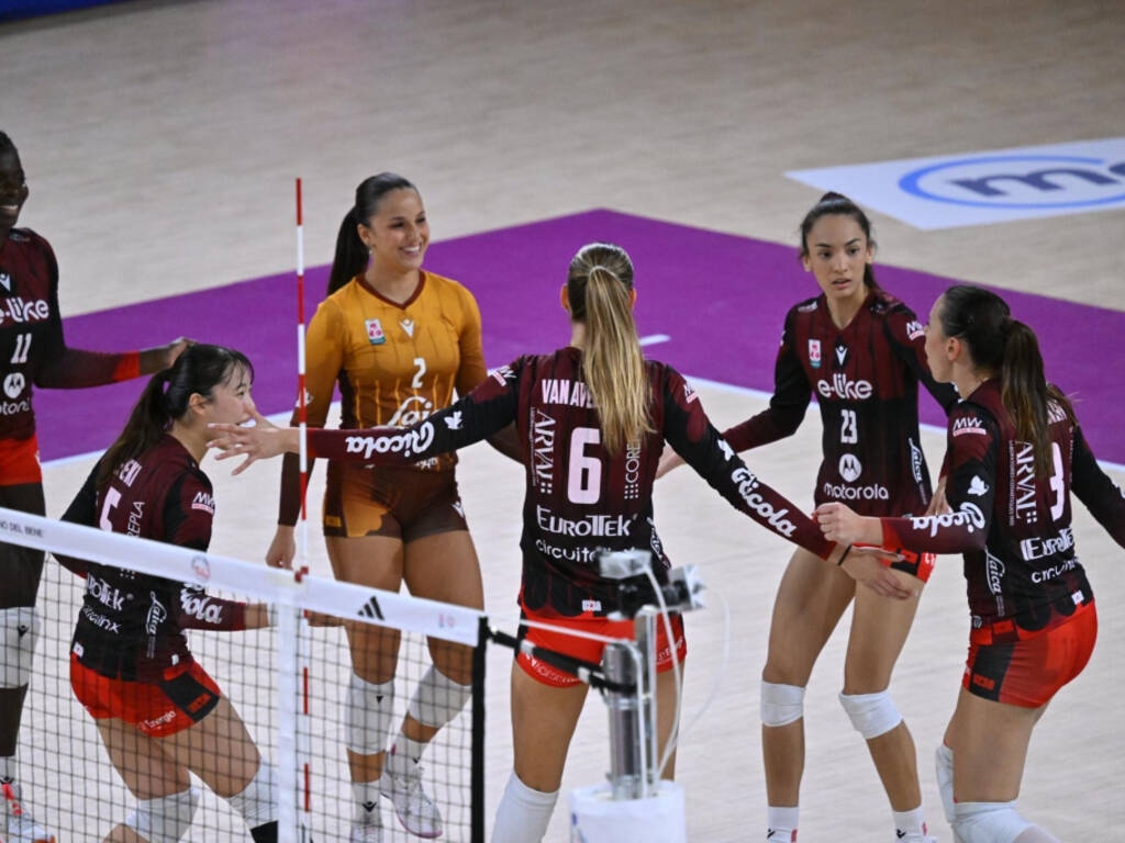 Florença - Eurotek Laica UYBA, derrotada honrosamente em Florença: Scandicci vence por 3 a 1 - Notícias de Varese