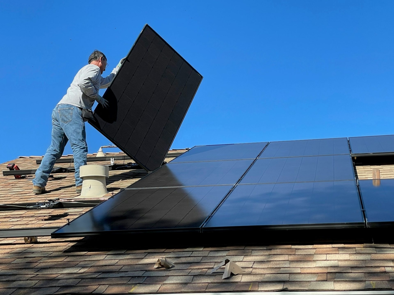 Se firma decreto para fortalecer comunidades de energía renovable: esto es lo que está cambiando