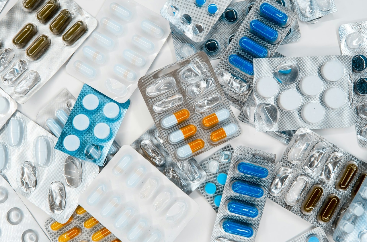Adolescentes: Menos drogas, más cigarrillos electrónicos, medicamentos y juegos de azar