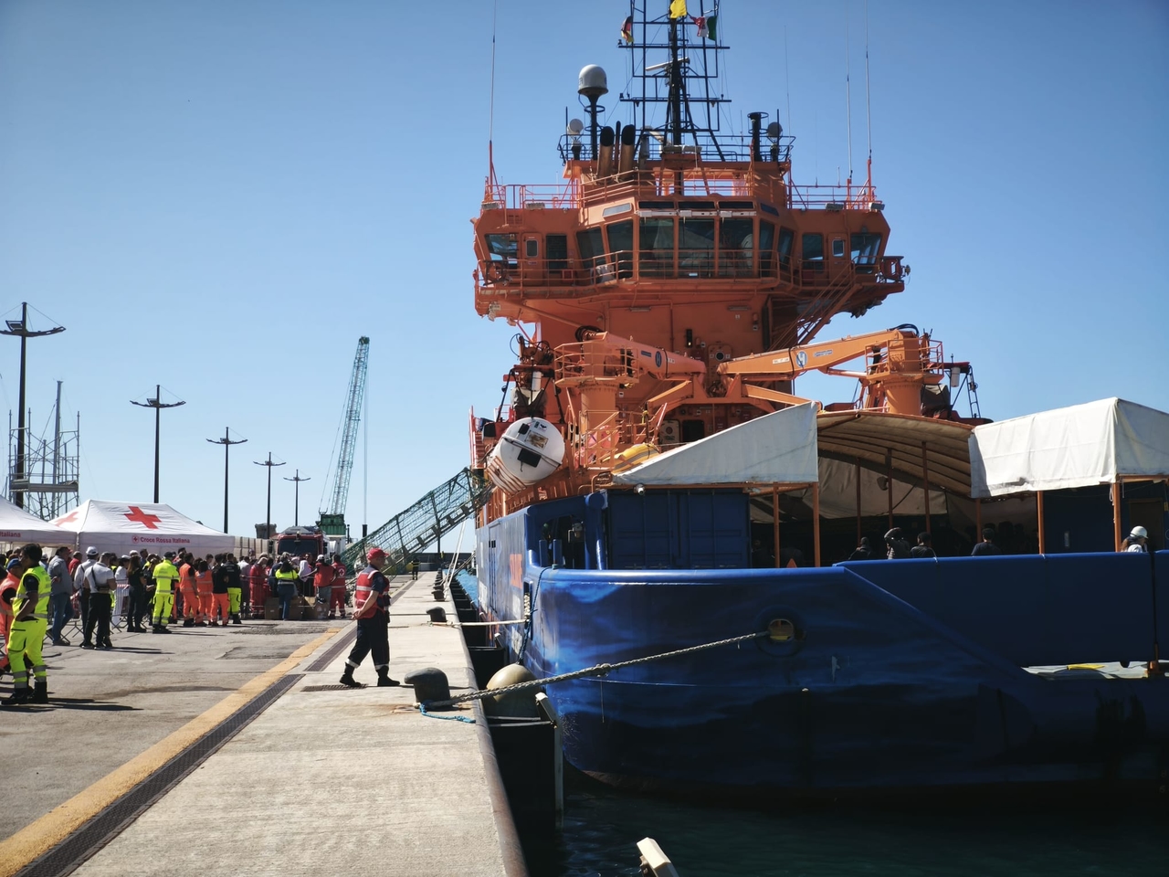 Imigração, é assim que Salerno acolhe o navio das crianças