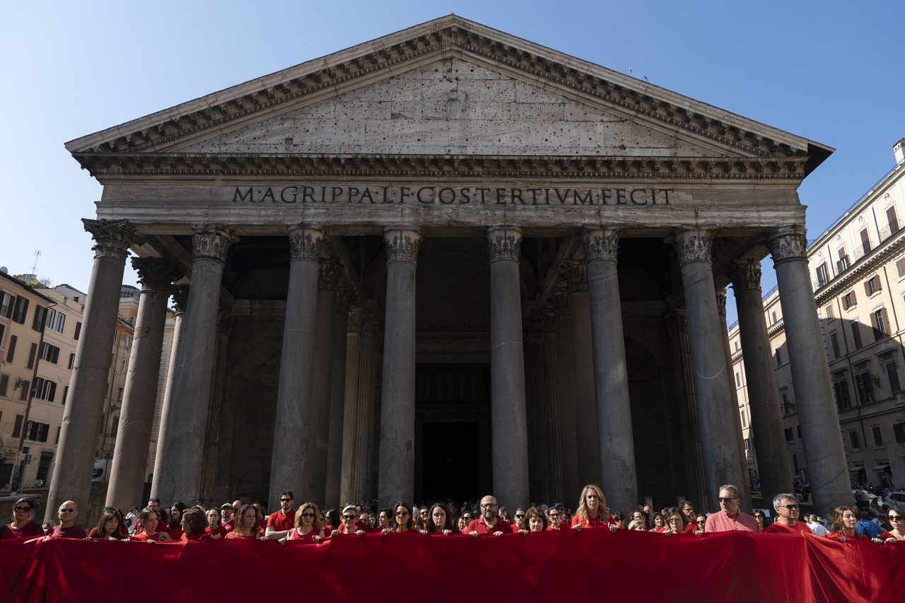 Rome, the Pantheon's human chain: stop impunity, we demand justice for Gaza