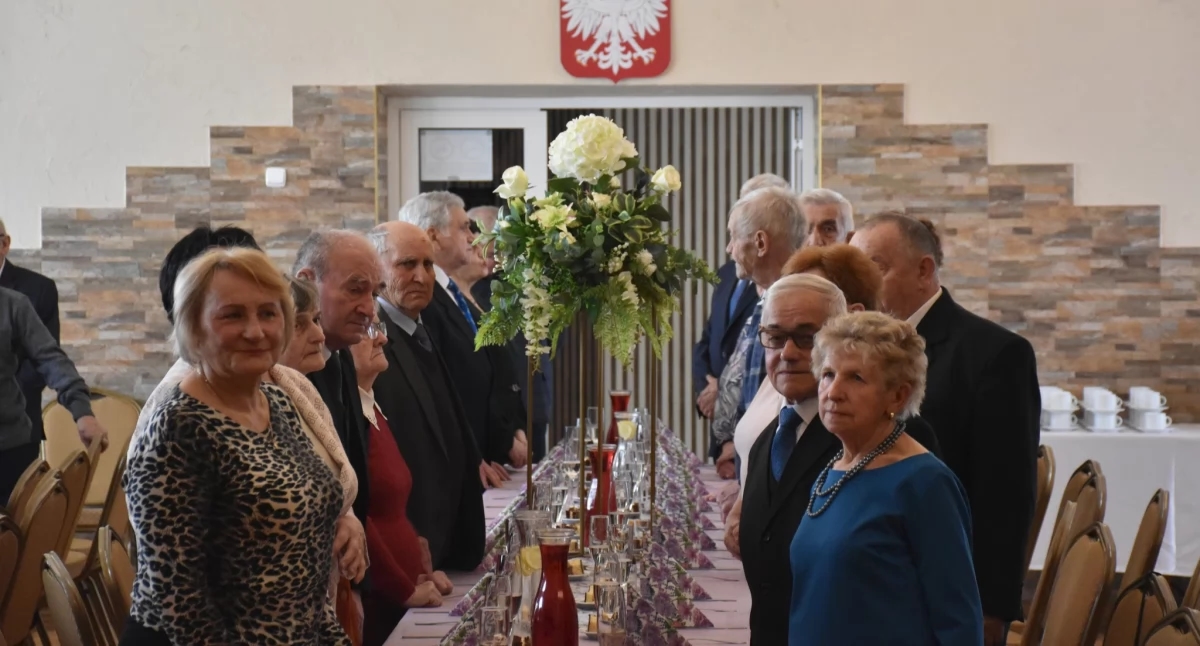 Aniversarios con corazón. Esposos homenajeados por su perseverancia y amor [FOTOS]