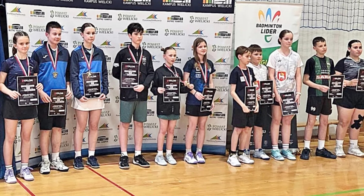 Excelente desempenho dos jovens jogadores de badminton de Jarosław