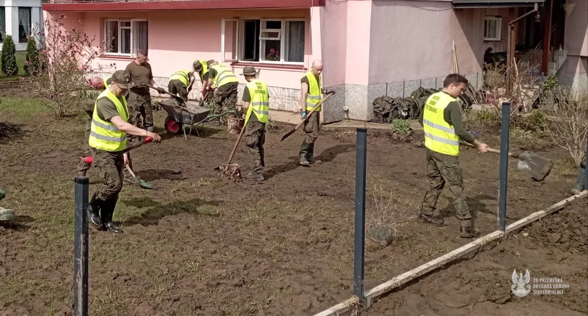 More than a thousand "territorials" helped to remove the effects of the storm [PHOTOS]