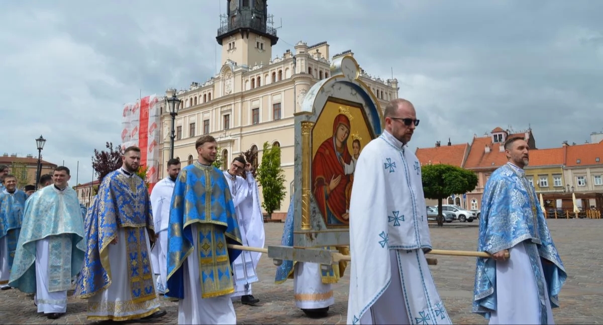 Peregrinación al icono milagroso "Puerta de la Misericordia"