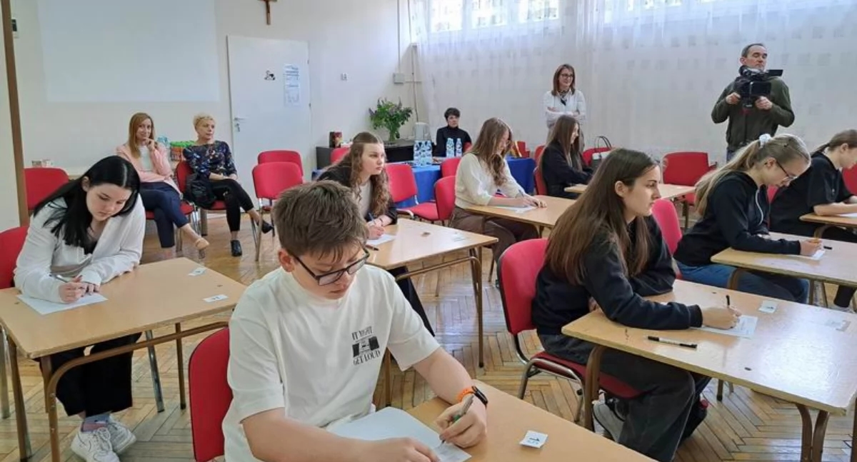 En el pueblo "Cuatro" de Przemyśl desde hace 20 años se fomenta la diversión con la ortografía. ¿Quién merece los laureles este año? [FOTOS]