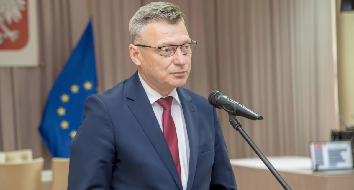 Mieczysław Piziurny met een goedkeurings- en vertrouwensstemming