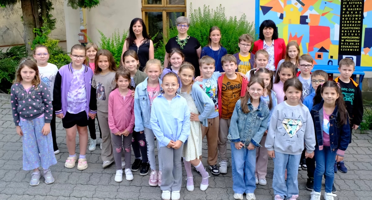 Thirty-two young artists