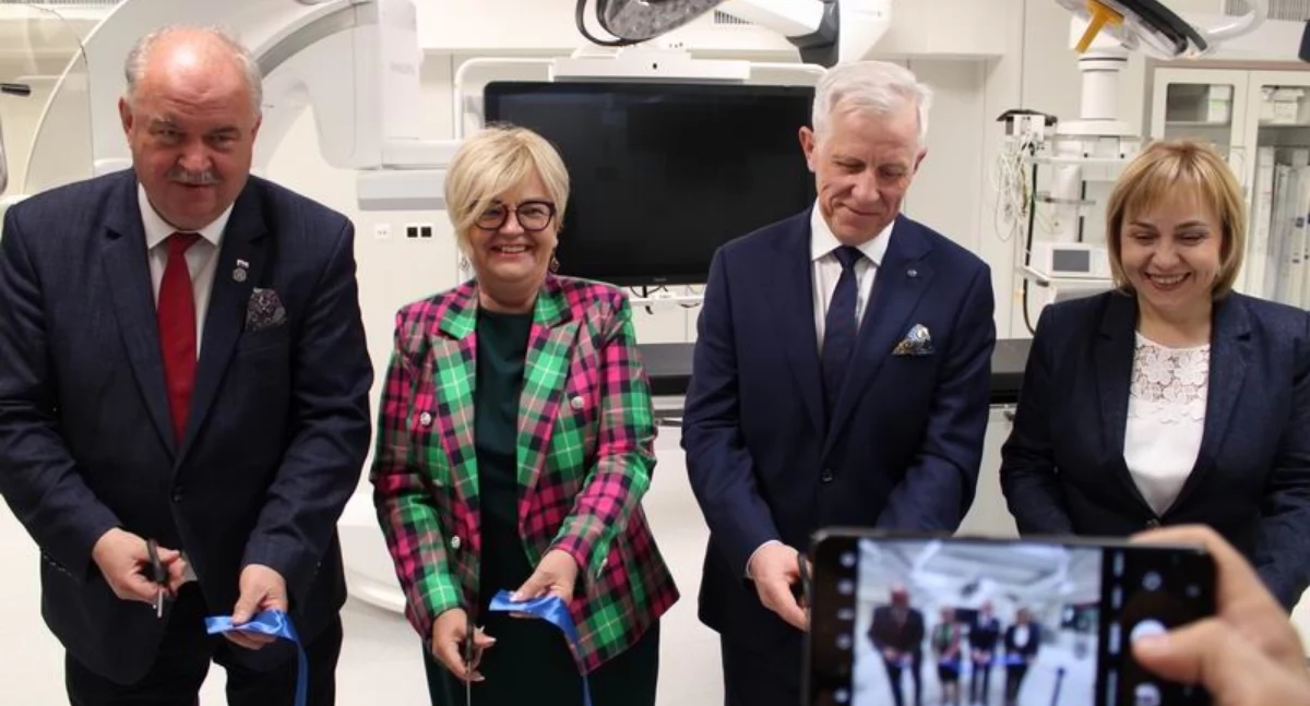 Uma moderna sala de cirurgia no hospital de Przemyśl foi inaugurada cerimonialmente! Há alguns dias, o primeiro procedimento moderno de implante de stent na Polônia foi realizado aqui [GALERIA]