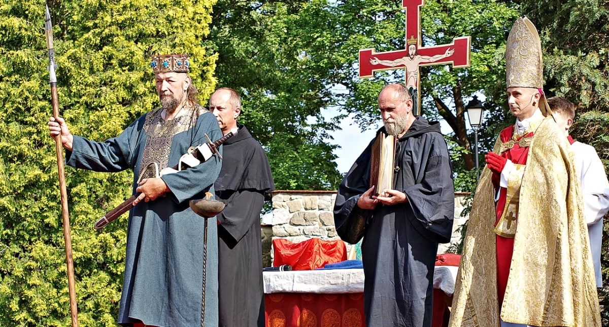 Kazimierzowski Castle Festival. Reenactment of the coronation of Bolesław the Brave as the first king of Poland [PHOTOS]