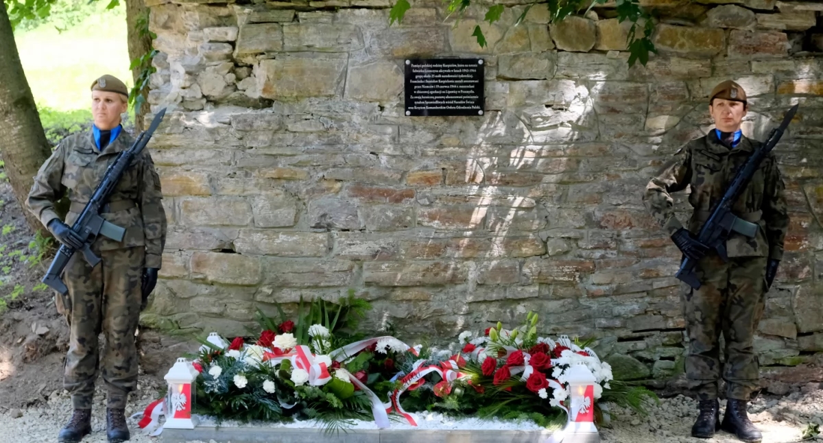 Se preocupan por la memoria. Ceremonia patriótica dedicada a Franciszka y Stanisław Kurpiel [FOTOS]