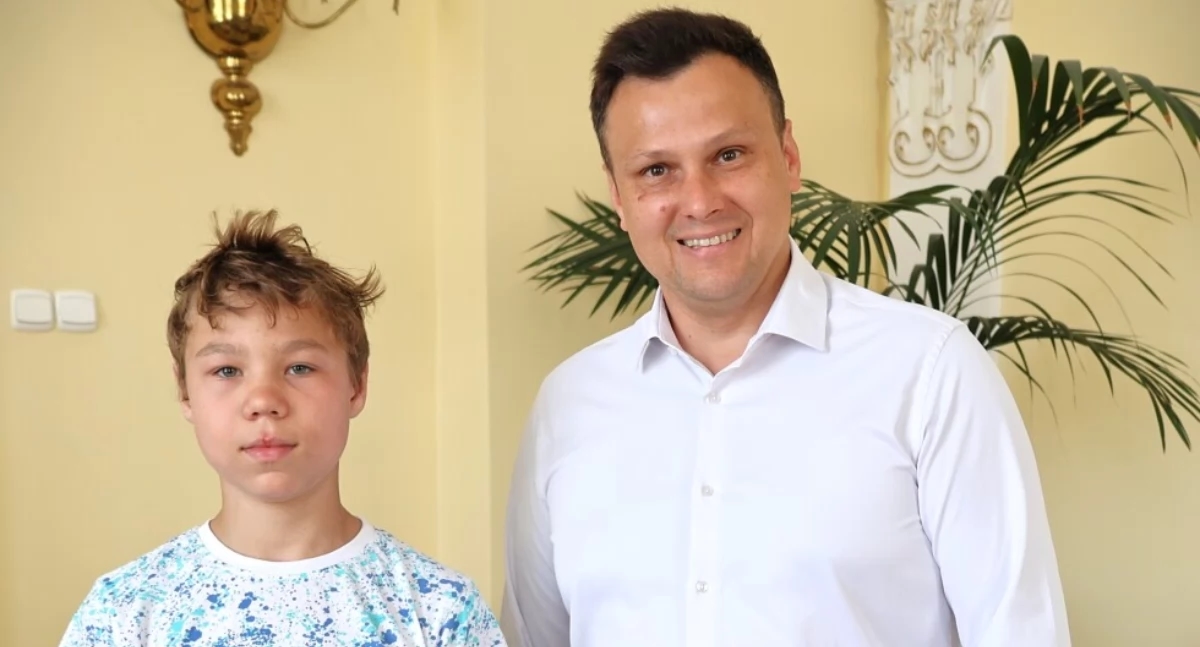 De voorbeeldige houding van de 13-jarige Dawid verdient lof
