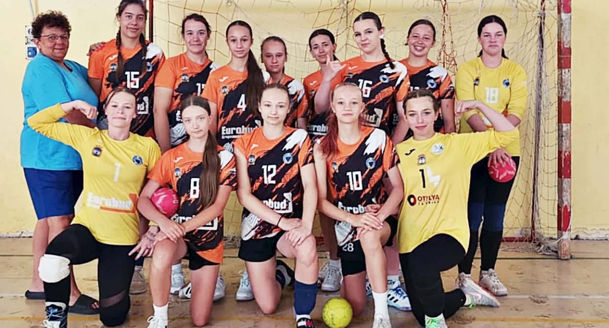Jonge vrouwen uit Jarosław op het Italiaanse handbalfestival