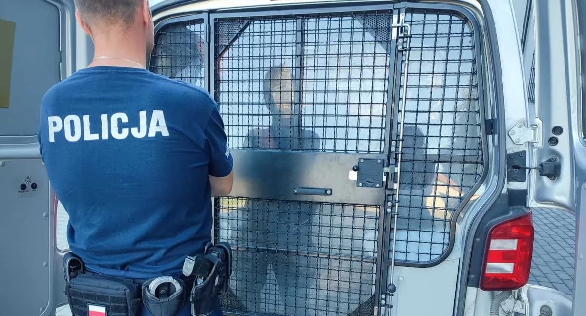 Tenía cuatro órdenes de arresto pendientes para su regreso a prisión. Finalmente fue detenido por la policía.