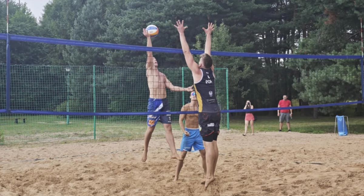 Radawa é o coração esportivo da região – a Copa do Prefeito da Comuna de Wiązownica no Vôlei de Praia Masculino 2025 [FOTOS]