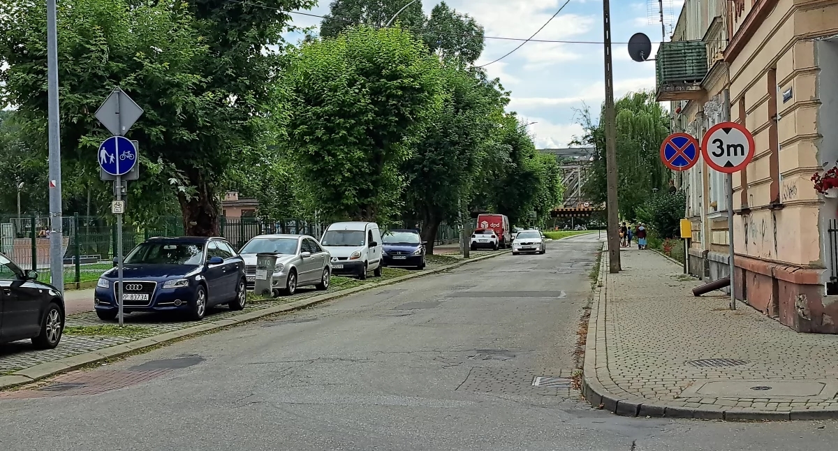 Los residentes piden un reductor de velocidad [FOTOS]