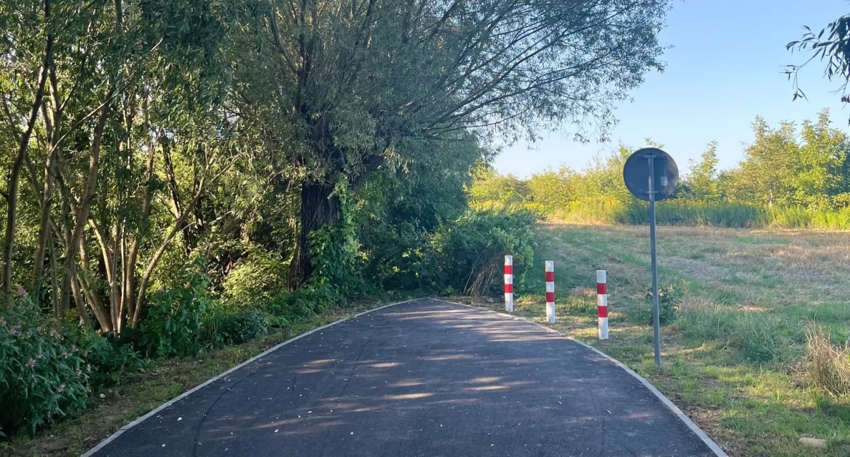 There will be a new bike trail. It will connect the boulevards with the bike path towards Radawa.