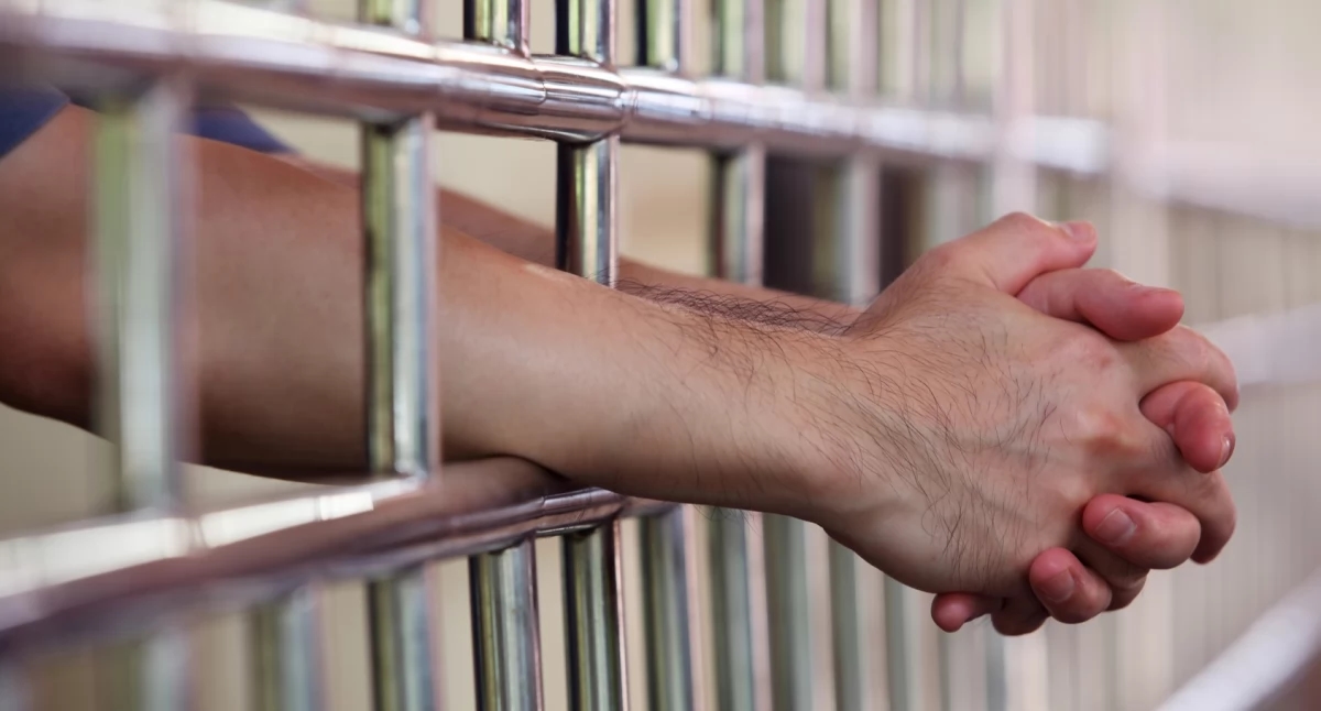 A 37-year-old man abused his family. He will be arrested.
