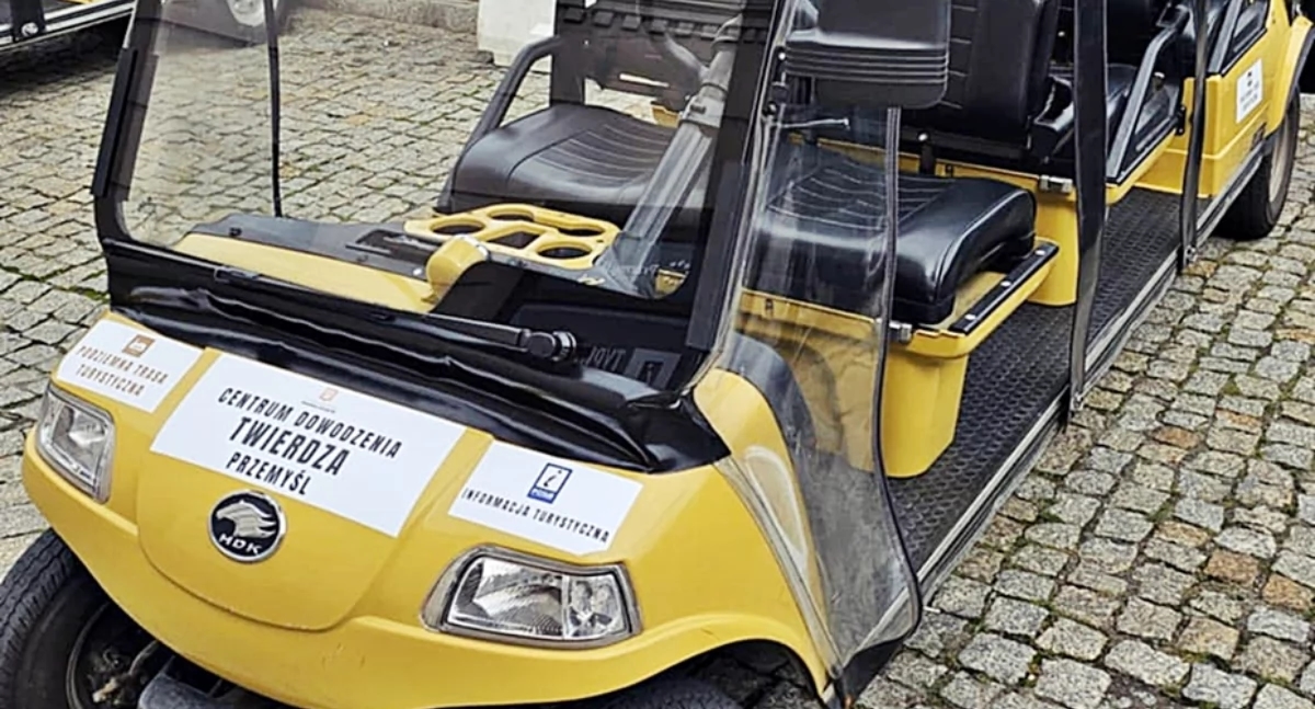Finally! The tourist melexes have started their journey from the Market Square to Zniesienie.