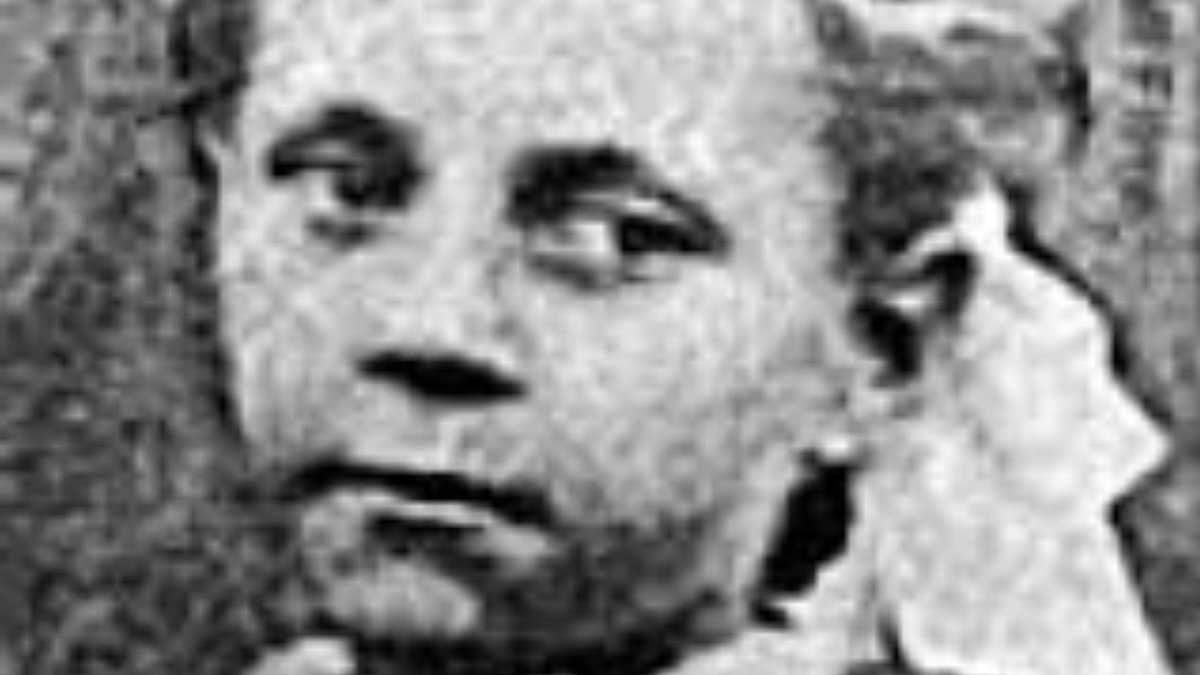 Нераскрытая резня в ночном клубе, преследующая город в Айове... и призраки, которые никогда не покидали его