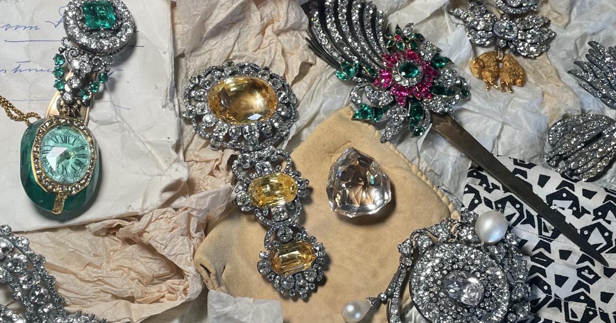 Kaybolduğu düşünülen Habsburg elması ise Kanada'daki bir kasada bulunuyordu.