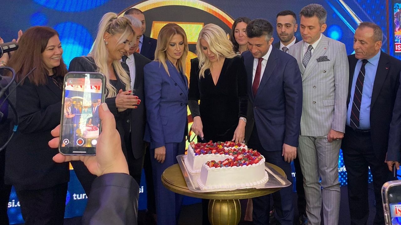 Hij voelde de economie en de markten aan! Het tijdschrift "Business World in Türkiye" bestaat 5 jaar.