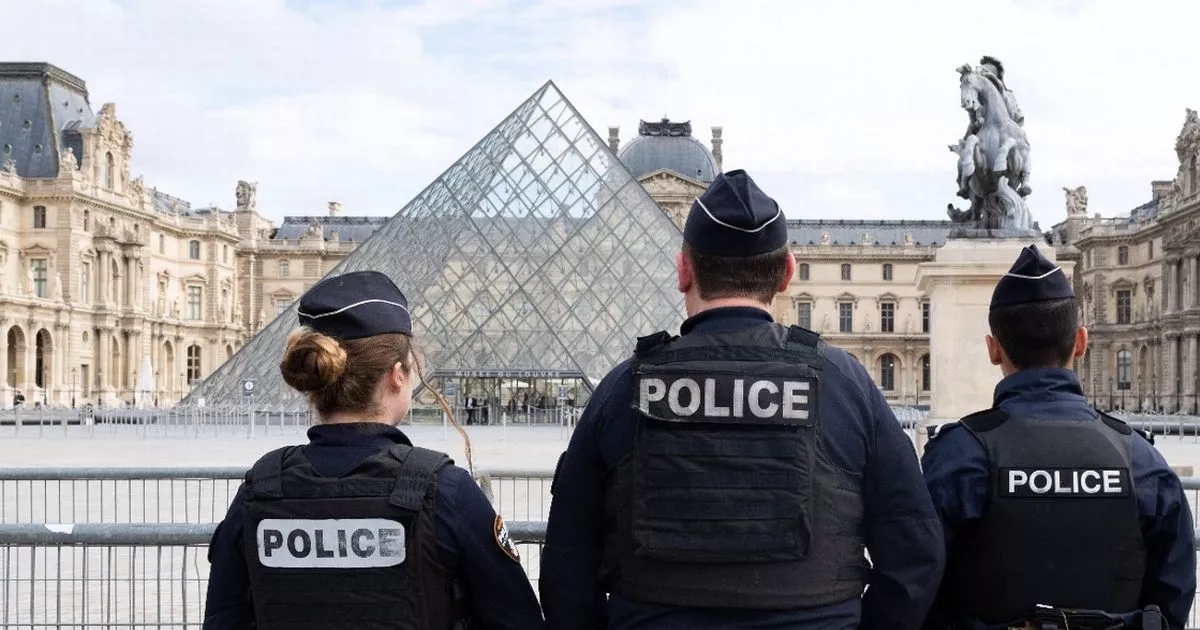 Louvre jewels are 'long gone' expert fears as critical robbery window passes