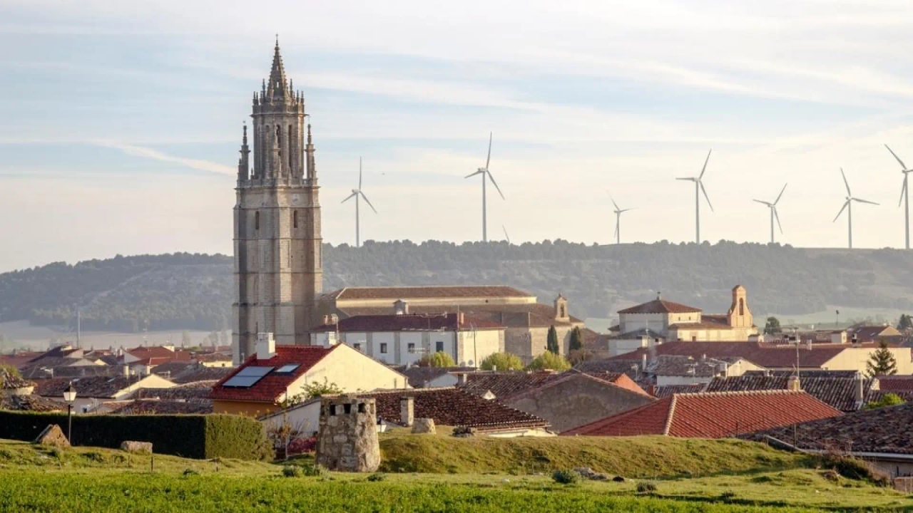 El pueblo de Palencia con un castillo que parece sacado de 'Juego de Tronos'