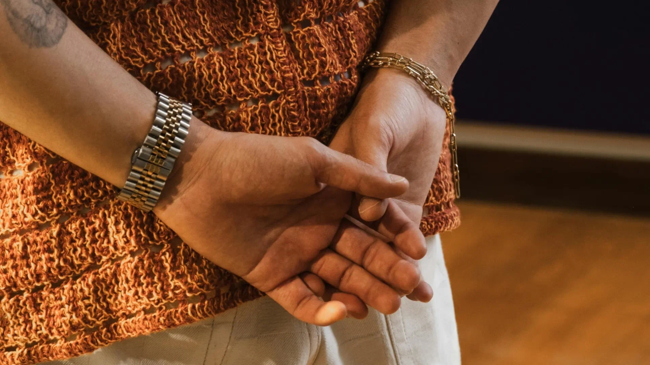 What does it mean to walk with your hands behind your back, according to psychology?