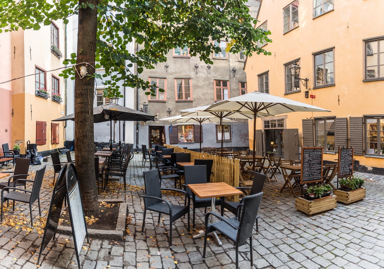 Las tiendas están desapareciendo; esta ciudad turística se ha convertido en una terraza gigante.
