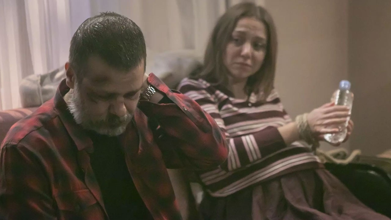 Mira gratis el último episodio de Arka Sokaklar, episodio 775: ¡Ali secuestra a Pınar!