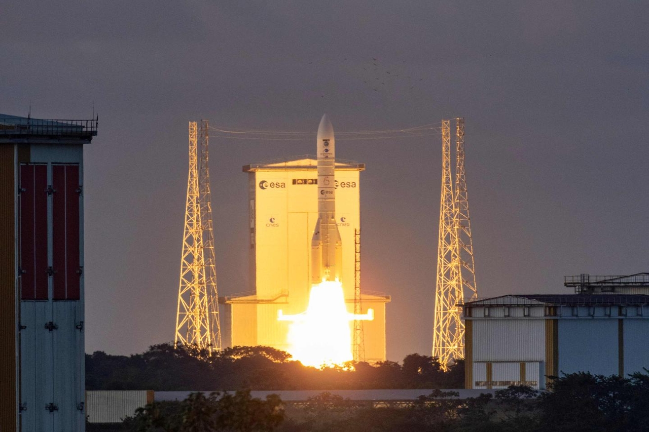Ariane-6: Lanzamiento exitoso del satélite Sentinel-1D para el monitoreo ambiental, como parte del programa Copernicus.